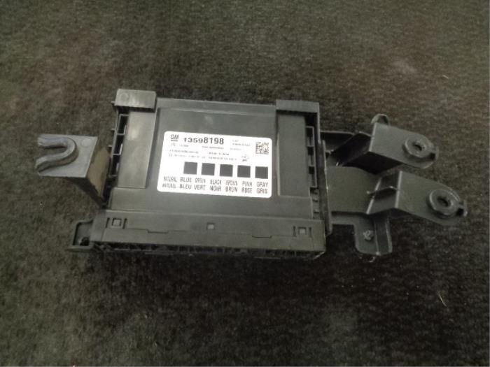 Gebruikte Bodycontrol Module Opel Karl 1.0 12V Prijs € 40,00 Margeregeling aangeboden door Westerhof autodemontage