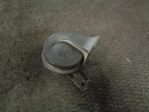 Gebruikte Claxon Opel Karl 1.0 12V Prijs € 15,00 Margeregeling aangeboden door Westerhof autodemontage