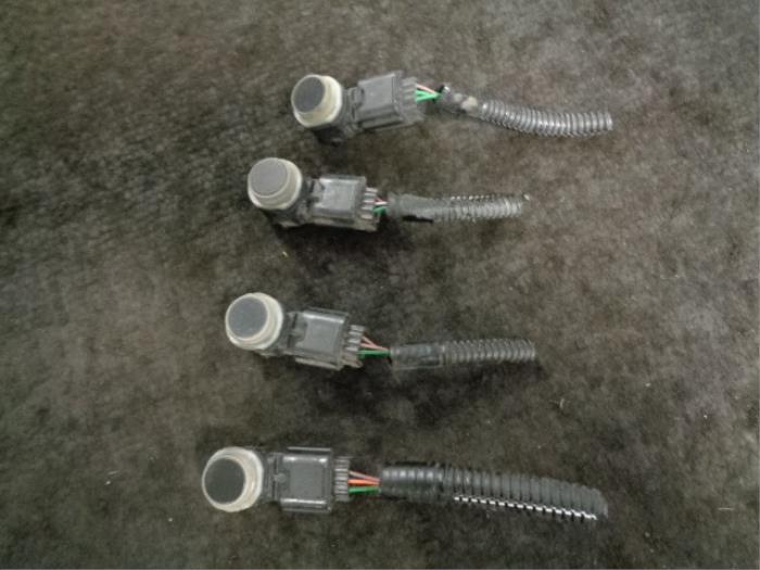 Gebruikte PDC Sensor Set Renault Captur I (2R) 0.9 Energy TCE 12V Prijs € 50,00 Margeregeling aangeboden door Westerhof autodemontage