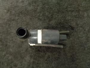Gebruikte Ruitensproeierpomp voor Renault Scénic III (JZ) 1.2 16V TCe 130 Prijs € 10,00 Margeregeling aangeboden door Westerhof autodemontage