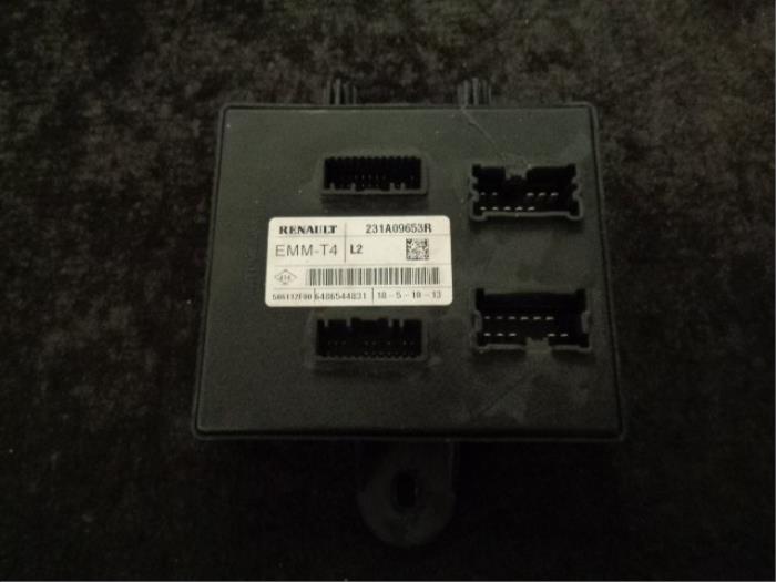 Gebruikte Computer Body Control Renault Captur I (2R) 0.9 Energy TCE 12V Prijs € 50,00 Margeregeling aangeboden door Westerhof autodemontage