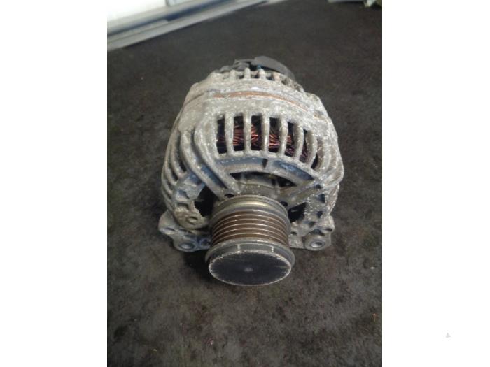 Gebruikte Dynamo Volkswagen Golf V (1K1) 1.6 Prijs € 35,00 Margeregeling aangeboden door Westerhof autodemontage