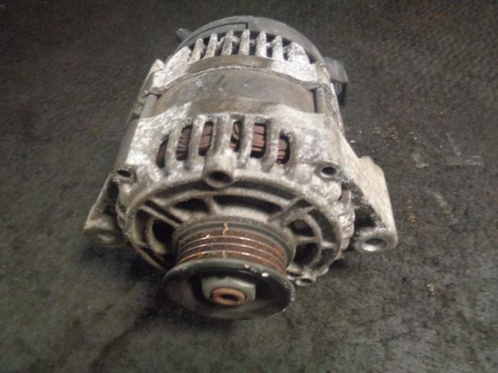 Gebruikte Dynamo Chevrolet Spark (M300) 1.0 16V Bifuel Prijs € 35,00 Margeregeling aangeboden door Westerhof autodemontage