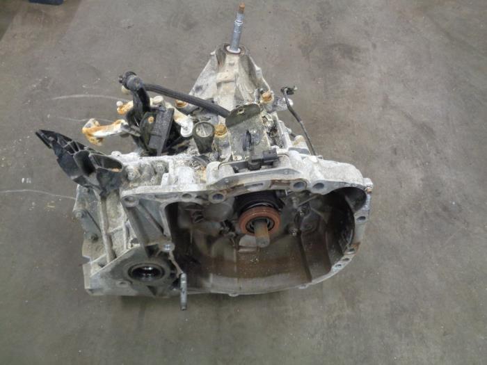 Gebruikte Versnellingsbak Renault Clio IV Estate/Grandtour (7R) 1.2 16V Prijs € 200,00 Margeregeling aangeboden door Westerhof autodemontage