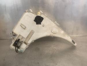 Gebruikte Ruitensproeiertank voor BMW 1 serie (E87/87N) 118d 16V Prijs € 20,00 Margeregeling aangeboden door Mettler BV
