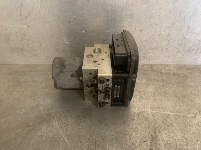 Gebruikte ABS Pomp Mercedes E Combi (S211) 2.5 E-230 V6 24V Prijs € 150,00 Margeregeling aangeboden door Mettler BV