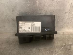 Gebruikte Bochtverlichtings computer Renault Modus/Grand Modus (JP) 1.6 16V Prijs € 25,00 Margeregeling aangeboden door Mettler BV