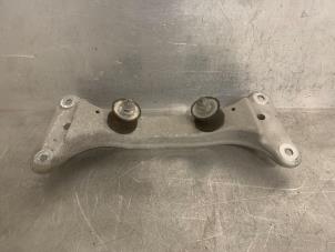 Gebruikte Versnellingsbak Steun BMW 1 serie (E87/87N) 118d 16V Prijs € 20,00 Margeregeling aangeboden door Mettler BV