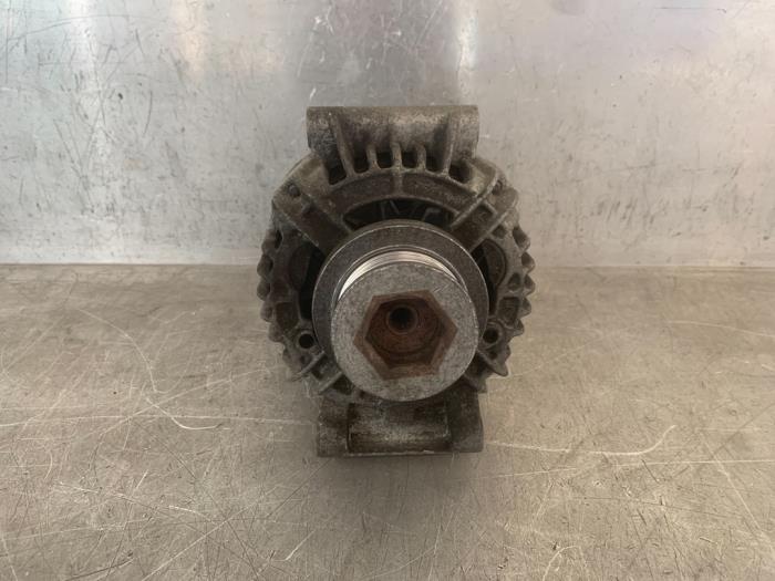 Gebruikte Dynamo Renault Megane Prijs € 25,00 Margeregeling aangeboden door Mettler BV