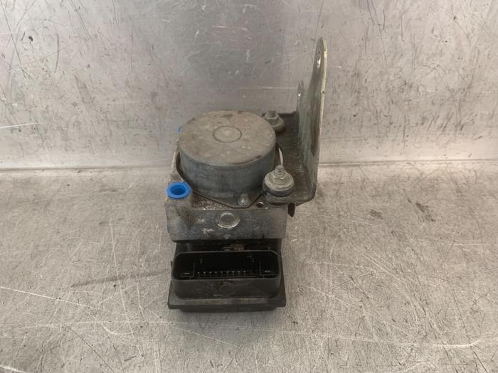 Gebruikte ABS Pomp Ford Ka II 1.2 Prijs € 25,00 Margeregeling aangeboden door Mettler BV