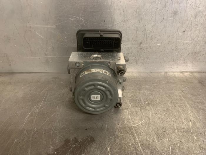 Gebruikte ABS Pomp Renault Trafic (1FL/2FL/3FL/4FL) 2.0 dCi 16V 145 Prijs € 100,00 Margeregeling aangeboden door Mettler BV