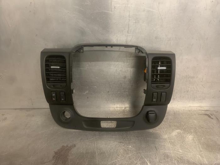 Gebruikte Dashboard deel Renault Trafic (1FL/2FL/3FL/4FL) 2.0 dCi 16V 145 Prijs € 35,00 Margeregeling aangeboden door Mettler BV