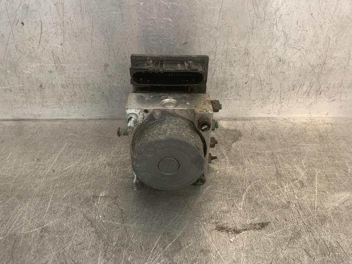 Gebruikte ABS Pomp Renault Twingo (C06) 1.2 Prijs € 20,00 Margeregeling aangeboden door Mettler BV