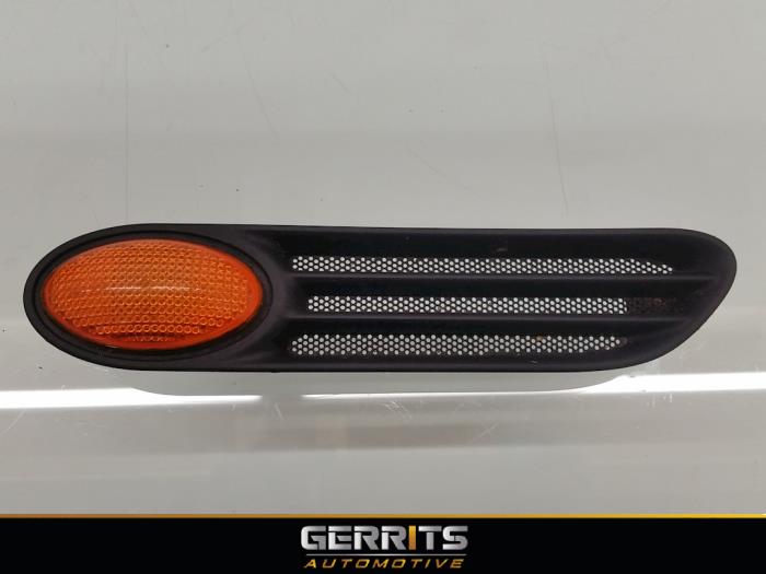 Richtingaanwijzer links van een MINI Mini One/Cooper (R50) 1.6 16V One 2006