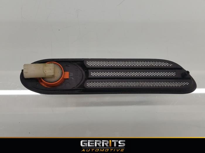 Richtingaanwijzer links van een MINI Mini One/Cooper (R50) 1.6 16V One 2006