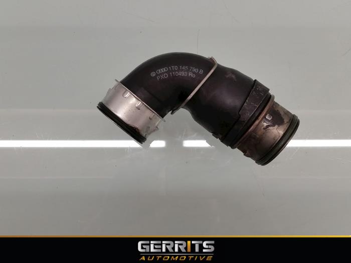 Gebruikte Intercooler Slang Volkswagen Golf V (1K1) 1.9 TDI Prijs € 21,98 Margeregeling aangeboden door Gerrits Automotive BV