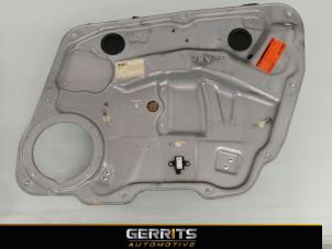 Gebruikte Ruitmechaniek 4Deurs rechts-voor Mercedes ML II (164/4JG) 6.2 63 AMG 4-Matic V8 32V Prijs € 44,00 Margeregeling aangeboden door Gerrits Automotive