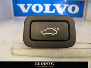 Gebruikte Schakelaar achterklep Volvo V70 (BW) 2.0 D3 20V Prijs € 21,98 Margeregeling aangeboden door Gerrits Automotive