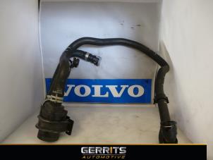 Gebruikte Watercirculatiepomp Volvo V40 (MV) 2.0 D2 16V Prijs € 34,99 Margeregeling aangeboden door Gerrits Automotive