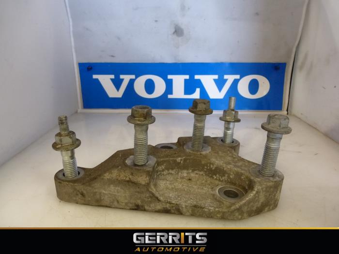Gebruikte Versnellingsbak Steun Volvo V60 I (FW/GW) 1.6 DRIVe Prijs € 25,30 Margeregeling aangeboden door Gerrits Automotive BV