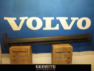Gebruikte Zijskirt rechts Volvo XC70 (SZ) Prijs € 59,40 Margeregeling aangeboden door Gerrits Automotive