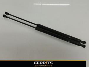 Gebruikte Set Gasdempers Achterklep Peugeot 207 SW (WE/WU) 1.6 16V Prijs € 29,70 Margeregeling aangeboden door Gerrits Automotive BV