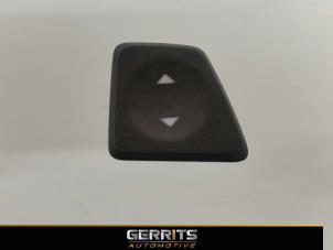 Gebruikte Elektrisch Raam Schakelaar Fiat 500 (312) 0.9 TwinAir 85 Prijs € 21,98 Margeregeling aangeboden door Gerrits Automotive BV
