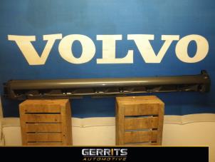 Gebruikte Zijskirt links Volvo V70 (SW) Prijs € 49,50 Margeregeling aangeboden door Gerrits Automotive