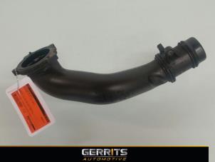 Gebruikte Intercooler Buis Mercedes Vito (639.6) 2.2 110 CDI 16V Euro 5 Prijs € 28,60 Margeregeling aangeboden door Gerrits Automotive BV