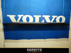 Gebruikte Sideskirt links Volvo V70 (GW/LW/LZ) Prijs € 49,50 Margeregeling aangeboden door Gerrits Automotive BV