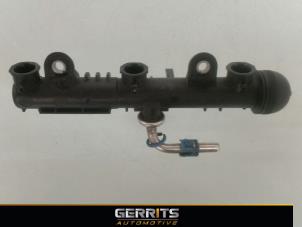 Gebruikte Injector brug Opel Corsa C (F08/68) 1.0 12V Prijs € 21,98 Margeregeling aangeboden door Gerrits Automotive BV