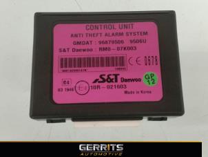 Gebruikte Alarm module Chevrolet Spark 1.0 16V Bifuel Prijs € 21,98 Margeregeling aangeboden door Gerrits Automotive BV