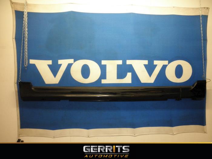 Sideskirt links van een Volvo V70 (BW) 2.0 D3 20V 2010