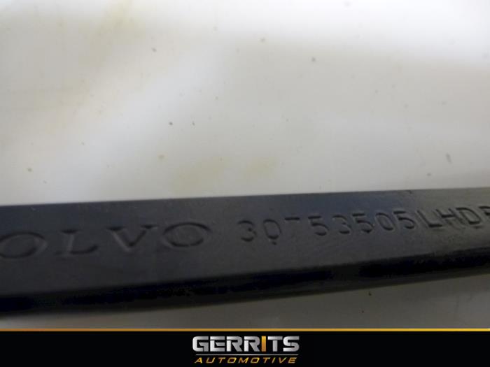 Ruitenwisserarm voor van een Volvo V60 I (FW/GW) 2.0 D4 16V 2015