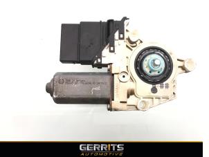 Gebruikte Portierruitmotor Volkswagen Touran (1T1/T2) 2.0 TDI 16V 140 Prijs € 21,98 Margeregeling aangeboden door Gerrits Automotive BV