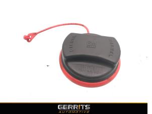 Gebruikte Tankdop Opel Corsa D 1.3 CDTi 16V ecoFLEX Prijs € 21,98 Margeregeling aangeboden door Gerrits Automotive BV