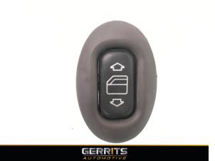 Gebruikte Schakelaar Elektrisch Raam Mercedes A (W168) 1.6 A-160 Prijs € 21,98 Margeregeling aangeboden door Gerrits Automotive BV