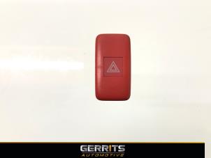 Gebruikte Gevarenlicht Schakelaar Daihatsu Terios (J2) 1.5 16V DVVT 4x2 Euro 4 Prijs € 21,98 Margeregeling aangeboden door Gerrits Automotive