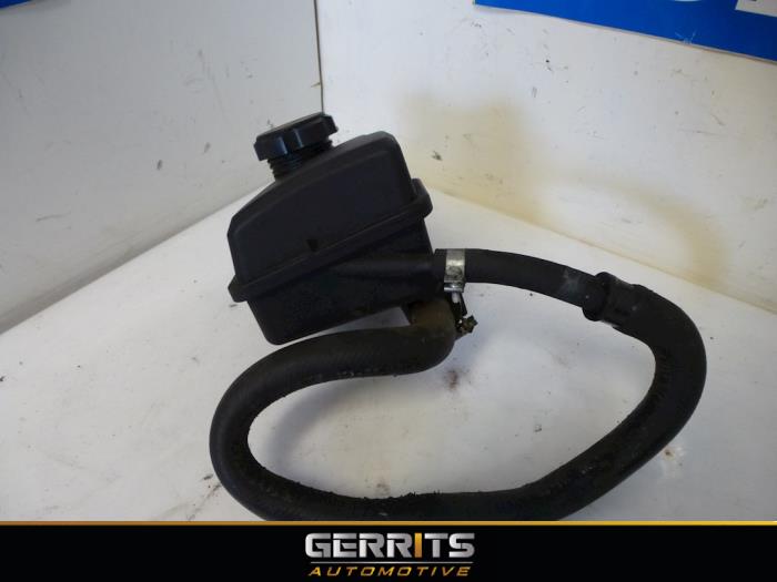 Gebruikte Servo Oliereservoir Volvo XC90 I 2.9 T6 24V Prijs € 25,30 Margeregeling aangeboden door Gerrits Automotive BV