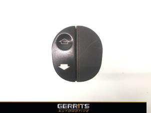 Gebruikte Raam schakelaar elektrisch Ford Fiesta 5 (JD/JH) 1.4 TDCi Prijs € 21,98 Margeregeling aangeboden door Gerrits Automotive BV