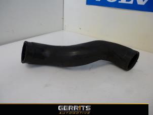 Gebruikte Intercooler Slang Volvo V70 (SW) 2.4 D5 20V Prijs € 24,99 Margeregeling aangeboden door Gerrits Automotive BV