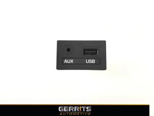 Gebruikte AUX/USB aansluiting Hyundai i10 (B5) 1.0 12V Prijs € 21,98 Margeregeling aangeboden door Gerrits Automotive
