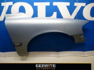 Gebruikte Spatbord rechts-voor Volvo V70 (SW) 2.4 D 20V Prijs € 46,20 Margeregeling aangeboden door Gerrits Automotive