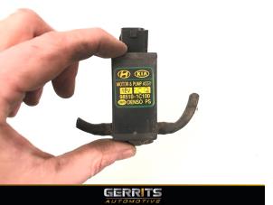 Gebruikte Ruitensproeierpomp voor Kia Rio II (DE) 1.4 16V Prijs € 21,98 Margeregeling aangeboden door Gerrits Automotive BV