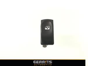 Gebruikte Ruit schakelaar elektrisch Renault Twingo II (CN) 1.2 Prijs € 21,98 Margeregeling aangeboden door Gerrits Automotive BV