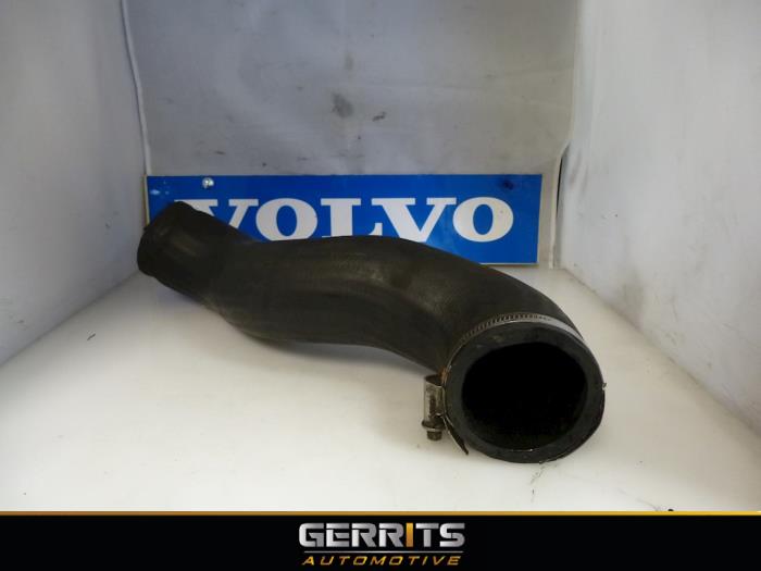 Gebruikte Intercooler Slang Volvo V70 (SW) 2.4 D5 20V Prijs € 24,99 Margeregeling aangeboden door Gerrits Automotive BV