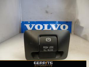 Gebruikte Schakelaar handrem Volvo V60 I (FW/GW) 2.0 D3 20V Prijs € 25,30 Margeregeling aangeboden door Gerrits Automotive