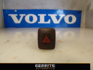 Gebruikte Gevarenlicht Schakelaar Volvo V70 (BW) 2.4 D5 20V Prijs € 21,98 Margeregeling aangeboden door Gerrits Automotive