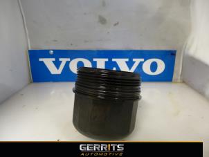 Gebruikte Oliefilterhouder Volvo XC90 I 4.4 V8 32V Prijs € 21,98 Margeregeling aangeboden door Gerrits Automotive BV