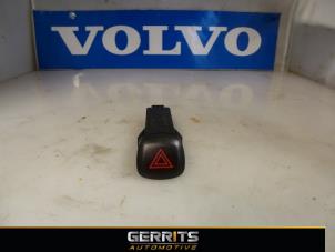 Gebruikte Gevarenlicht Schakelaar Volvo V40 (MV) 2.0 D2 16V Prijs € 21,98 Margeregeling aangeboden door Gerrits Automotive